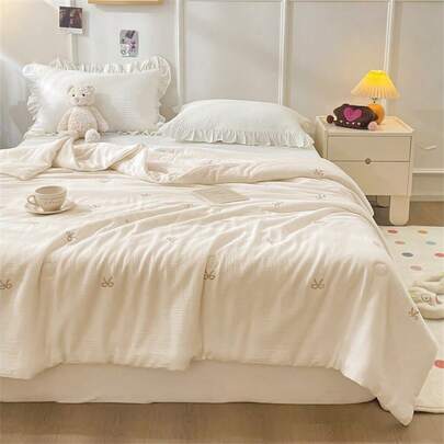 1 件奶油色蝴蝶结刺绣被子，轻盈可爱风格，柔软双层大豆纤维绣花毯，适合夏季居家使用（1 件被子，不含枕头）