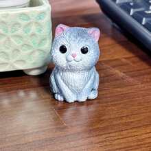 1 pieza, Decoraciones realistas de gatito para patios y jardines. Artesanías de resina de gatito adorable. Adornos decorativos de gatos domésticos para jardines y paisajes. Esculturas de animales únicas y especializadas como artículos para exteriores. Un gato tomando el sol en el césped. Hadas de gatito entre los arbustos de flores. Regalos ideales para inauguración de casa y regalos de cumpleaños para novias.