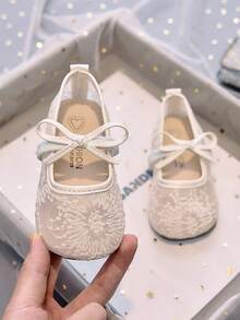 1 Pair Girls Ballet Flats, Suitable For Ballet Dancing, Comfortable To Wear In Spring, Summer And Autumn, With Lace Pattern And Bow Design, Closed Toe, Breathable Fabric, Slip-On - Beige - View 4