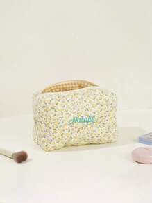 1pc Women's Personalized Quilted Ditsy Floral Cosmetic Bag, Portable Travel Toiletry Organizer, Large Capacity Embroidered Customized Beauty Bag, Soft Multi-Functional Storage Pouch, Ins Style Octagonal Letter Bag, High-Quality Bridesmaid Gift, Suitable For Daily Use, Gift For Family, Friends, Mother, Partner, Mother's Day, Valentine's Day, Nurse Day, Teacher's Day, Christmas, Anniversary, Birthday, High School Senior High School Students, College Students, University Students, Freshman, Sophomore, Underclassmen