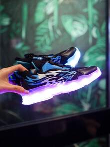 Scarpe luminose a 7 colori con LED ricaricabili USB, sneaker con luci al neon a forma di cartone animato per bambini/bambine, piccoli, ragazzi e ragazze, colori: nero/blu/arancione, adatte per primavera, estate, autunno e inverno - Blu - Visualizzare 5