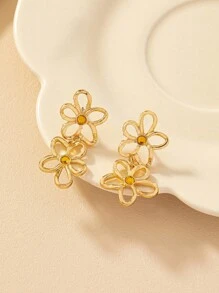 1 Pair Summer Beach Style Metallic Petal Shaped Dangle Earring Pendant, Suitable For Women To Wear In Any Festivals, Parties