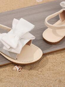 1 par de sandalias planas blancas para niñas y niños pequeños de talla grande con decoración de lazo de malla, cierre elástico de dedo cerrado, cómodas y antideslizantes, sandalias romanas de playa adorables, adecuadas para niñas de 3 a 15 años, nuevos lanzamientos de primavera/verano