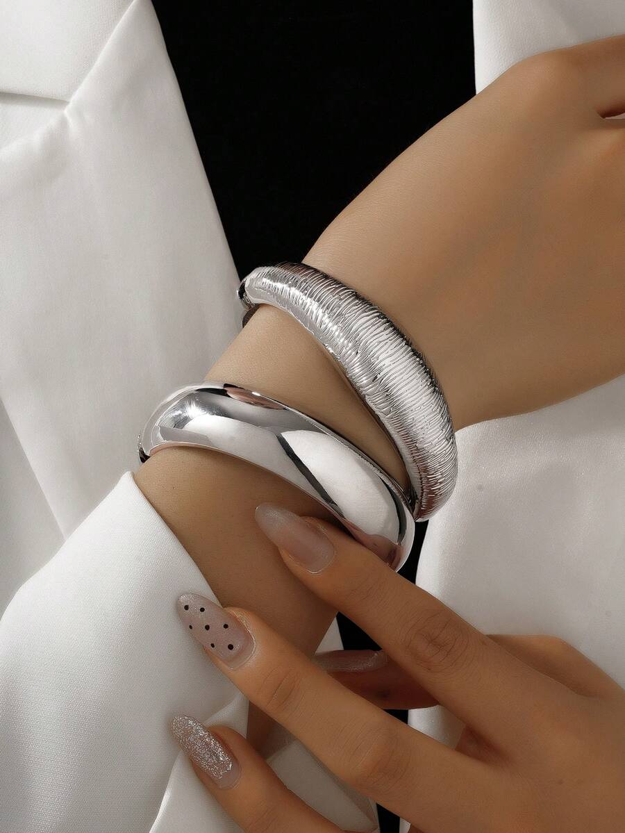 1 Pair Oversized Metallic Smooth And Snake Skin Textured Overlapping Layered Cuff Bracelet Set, Fashionable For Couples, Friends, Daily Wear, And Commute