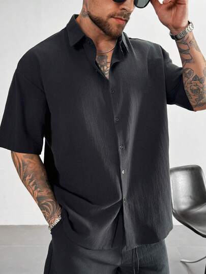 1pc Men's Loose Dropped Shoulder Short Sleeve Shirt, Solid Color Relaxed Fit, Stand Collar, Breathable & Comfortable, Casual Daily & Holiday Wear, Suitable For Dad's Retro Style Black Shirt, Couple Beach Holiday Matching Shirt