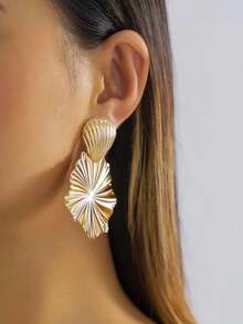 1 Pair Minimalist Pleated Shell Design Stud Earrings - Yellow Gold - View 5