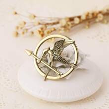 1pc The Katniss Everdeen Cosplay Prop Replica Mockingjay Pin For Hunger Games Movie Enthusiasts - A Symbol Of Rebellion And Hope
