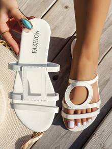 新款女士凉鞋，平底圆头绑带设计，高端几何图案，纯色套脚款，轻便舒适，百搭休闲，适合春夏户外休闲、乡村度假、街头时尚沙滩拖鞋