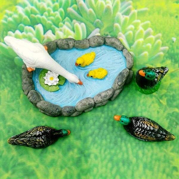 1 Set Harz Tierfigur Statue - Moderner 3D Miniatur Teich mit Ente, Frosch und Schildkröte - Fairy Garden Bodendekor, geeignet für Zuhause und Valentinstag - Kein Strom oder Batterie erforderlich
