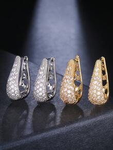 Boucles d`oreilles en zirconium micro-incrusté avec pendentif à boule en diamant torsadé, bijoux de style INS, lumière de luxe et très chic. Boucles d`oreilles rondes en zircone super étincelantes, style froid et accessoires personnalisés. - ET-1123 - Voir 14