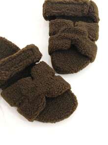 Revreal Cozy Chic: Fuzzy Cross-Strap Sandals Cute - Green - View 2