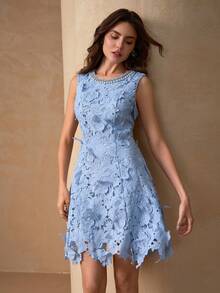 优雅 3D 花卉迷你圆领连衣裙，后背拉链，水钻链条，修身迷人，奢华