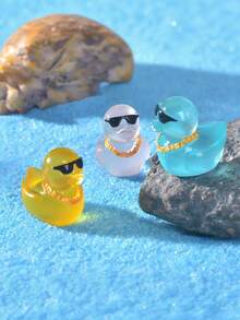 10/20pcs Luminous Mini Resin Ducks,Glow In The Dark Cool Style Mini Duck Figures For DIY Fairy Garden Micro Landscape Aquarium Plants Ornament Decoration Party Birthday Gifts (Random Color)