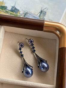 1 对优雅复古法式宫廷风泪滴珍珠耳环，轻盈奢华，长款设计，修饰脸型，适合日常和通勤佩戴