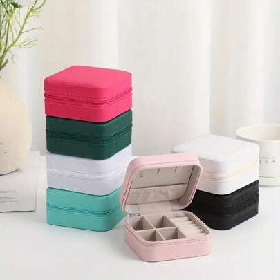 صندوق مجوهرات صغير من الجلد الصناعي PU، مناسب للنساء والفتيات، صندوق مجوهرات محمول دائري، حقيبة سفر صغيرة، مناسب لاكسسوارات الشعر والأقراط والخواتم، حلول تخزين الأزياء للنساء. يستخدم لعرض وتخزين الأقراط والخواتم والقلائد والأساور، والتي هي هدايا عيد الميلاد للأصدقاء.