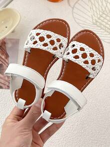 1 Pair Of White Woven Sandals Specially Designed For Girls Aged 3 To 12. The Upper Of The Sandals Features Exquisite Weaving Techniques, Presenting A Simple Yet Fashionable Look. The White Upper And Brown Sole Form A Classic Combination, Presenting A Fresh And Natural Look. - Brown - View 5