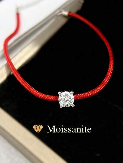 1件极简四爪单守护项链，镶嵌0.5克拉莫桑石，S925纯银材质，适合婚礼、订婚等场合，奢华珠宝，送给女孩、女士、周年纪念日的礼物