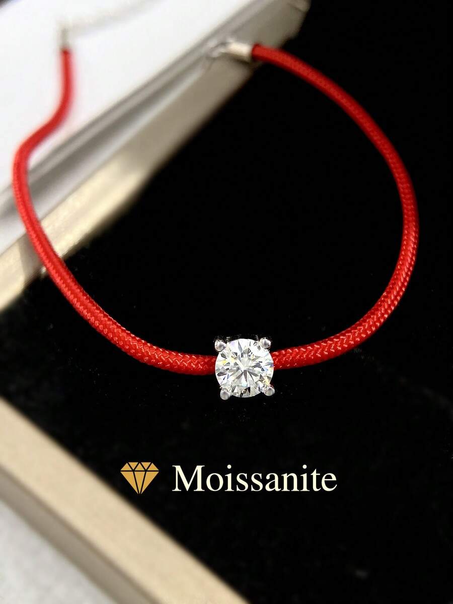 1件极简四爪单守护项链，镶嵌0.5克拉莫桑石，S925纯银材质，适合婚礼、订婚等场合，奢华珠宝，送给女孩、女士、周年纪念日的礼物