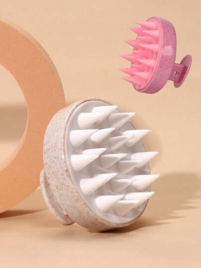 一款用于清洁和按摩头发的洗发刷，适用于美容院、理发店等场所，产品及配件齐全。清洁工具、发刷、按摩梳、美发工具、美发沙龙、美容旅行必备美发产品及配件、返校季必备美发用品、旅行度假必备用品、女士美发配件、后梳、理发配件、吹风机、头发、理发师、美发工具、美发产品、吹风机、发刷、理发师、理发配件、美发设备、发型、美发、理发配件、理发店、美发设备