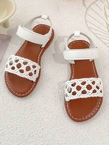 1 Pair Of White Woven Sandals Specially Designed For Girls Aged 3 To 12. The Upper Of The Sandals Features Exquisite Weaving Techniques, Presenting A Simple Yet Fashionable Look. The White Upper And Brown Sole Form A Classic Combination, Presenting A Fresh And Natural Look. - Brown - View 2