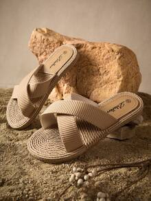 Tropiscape 女士交叉时尚百搭软底休闲沙滩拖鞋，夏季度假氛围，休闲海滩秋季圣诞节冬季圣诞礼物 - 卡其色 - 查看 1