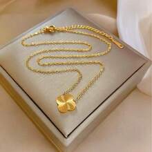 1pc Handmade Spiral Quatrefoil 18K Gold Plated Elegant Lucky Clover Pendant Necklace - Clover Twisting Necklace - View 4