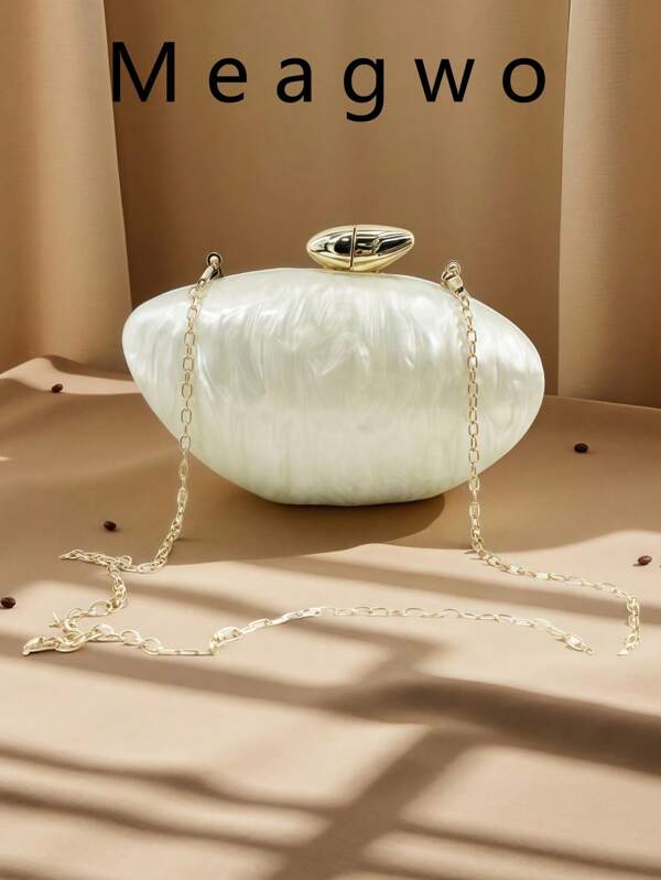 Sac à main acrylique élégant et minimaliste avec motif marbre. Pochette ovale unique avec bandoulière en chaîne. Sac de soirée élégant