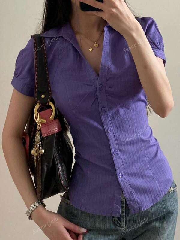 Camicia aderente con plissettatura sul petto, di colore uniforme, stile femminile e di ritorno a scuola nello stile Y2K per le donne in autunno