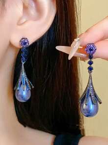 1 对优雅复古法式宫廷风泪滴珍珠耳环，轻盈奢华，长款设计，修饰脸型，适合日常和通勤佩戴