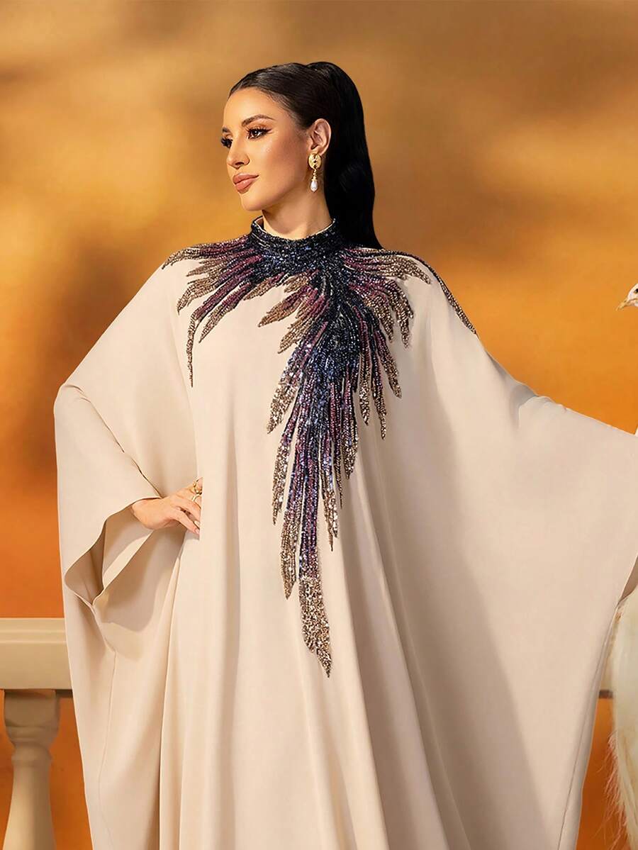 AmazingHoney 优雅的米色亮片刺绣长款 Jalabiya 女士连衣裙，带有羽毛设计的宽松长袍，斋月开斋节长袍，正式的中东长袍，长袍，长款礼服，艺术时尚，端庄 - 卡其色 - 查看 1