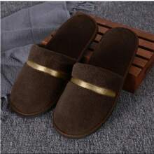 4pcs/Set Disposable Coral Fleece Slippers, Thickened, Anti-Slip EVA Sole, Random Color & Style, For Hotel, Travel, Guest, Party, Camping