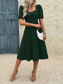 Vestido de verano elegante de manga corta, cuello con forma de corazón y cintura ceñida en estilo retro - Verde Oscuro - Ver 5