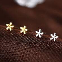 2 Stücke neue Mini Blumen Ohrstecker für Frauen, geeignet für den täglichen Gebrauch
