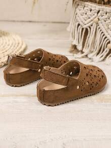 New Breathable Hollow Design Casual Flat Sandals For Boys & Girls, Comfortable Simple Fashionable Slip-On Shoes Suitable For Spring & Summer - Brown - View 3