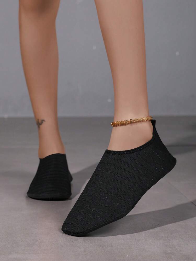 Women's Black Water Shoes, Sports Casual Swimming Shoes, Hiking Anti-Slip Water Shoes, Suitable For Beach, Travel, Yoga, Outdoor Fishing - Black - View 5