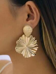 1 Pair Minimalist Pleated Shell Design Stud Earrings - Yellow Gold - View 3