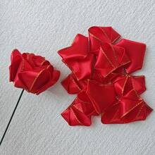 50 pezzi Kit semi-finito di petali di rosa in nastro di raso con bordo dorato, fiori eterni, materiali fai-da-te per bouquet, idea regalo artigianale per matrimoni, vacanze, compleanni, feste, lauree, decorazioni natalizie per la casa e regali di Natale