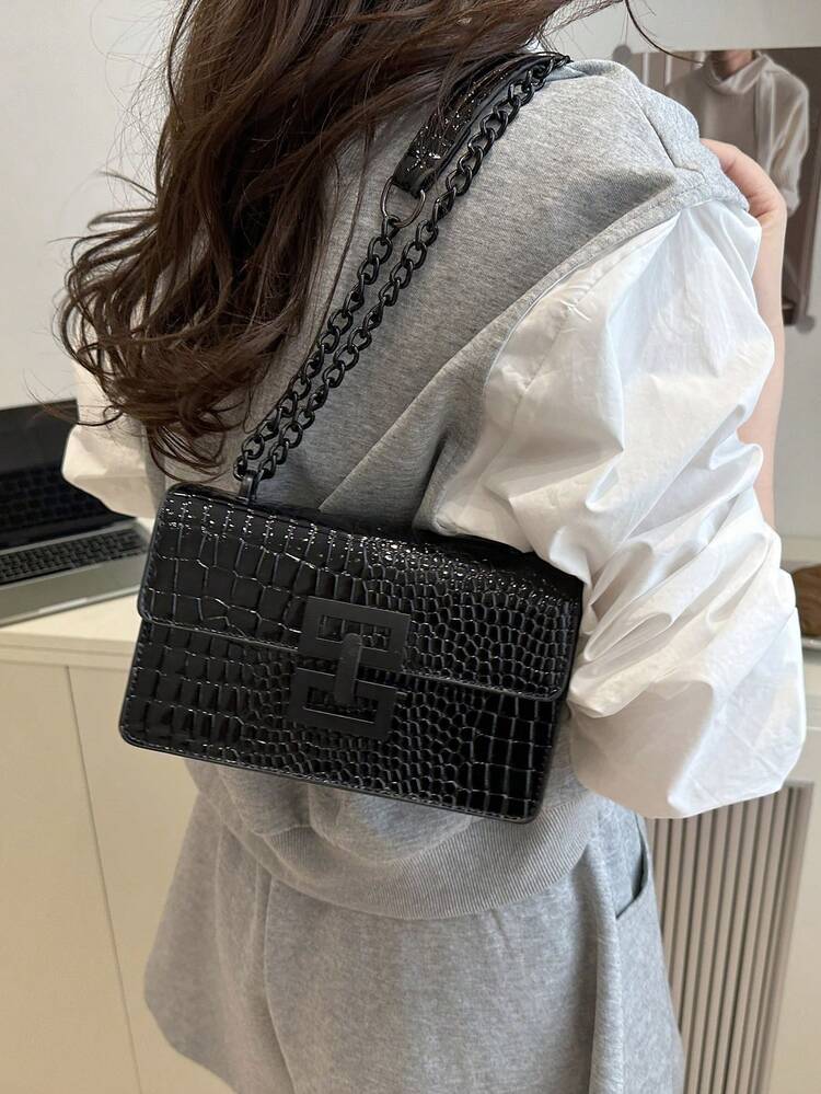 Mini modern retro axelväska för kvinnor, lätt axelväska med metallkedja, PU-material, fyrkantig väska med klaff, krokodilskinnsväska, flickväska, lämplig för kvinnors dagliga pendling, kompakt och bärbar - Svart - Visa 2