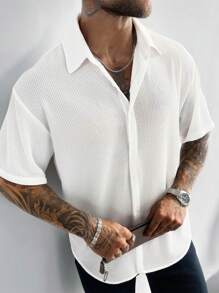 Ropa casual de vacaciones para hombre, perfecta para salidas y uso diario, con una camisa de manga corta suelta de unicolor clásico con cierre de botones.