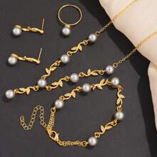Conjunto de 4 joias femininas de pérolas artificiais em formato de folha de luxo, 1 colar com pingente + 1 par de brincos + 1 anel aberto + 1 pulseira, feito de liga de zinco com pérolas artificiais, elegante e chique, adequado para uso diário, festas, casamentos, feriados, pode ser presenteado para aniversários, festivais