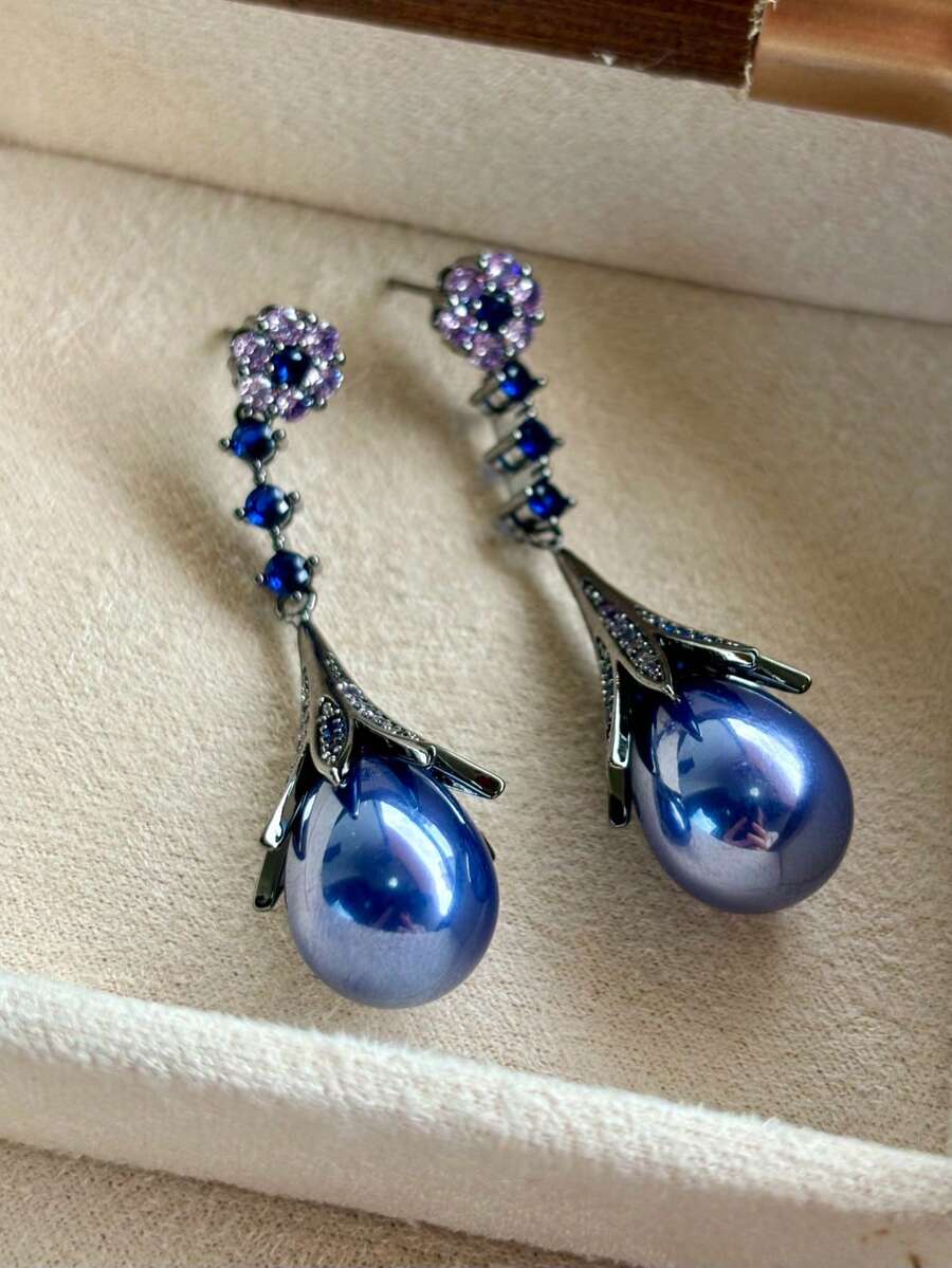 1 对优雅复古法式宫廷风泪滴珍珠耳环，轻盈奢华，长款设计，修饰脸型，适合日常和通勤佩戴