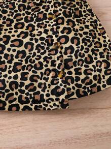 Set de 2 piezas de ropa informal de verano para niñas, camiseta de cuello redondo de manga corta con estampado de letras y leopardo, y falda asimétrica con decoración de lazo de estampado de leopardo, apropiada para uso al aire libre, en la escuela, fiestas y uso diario