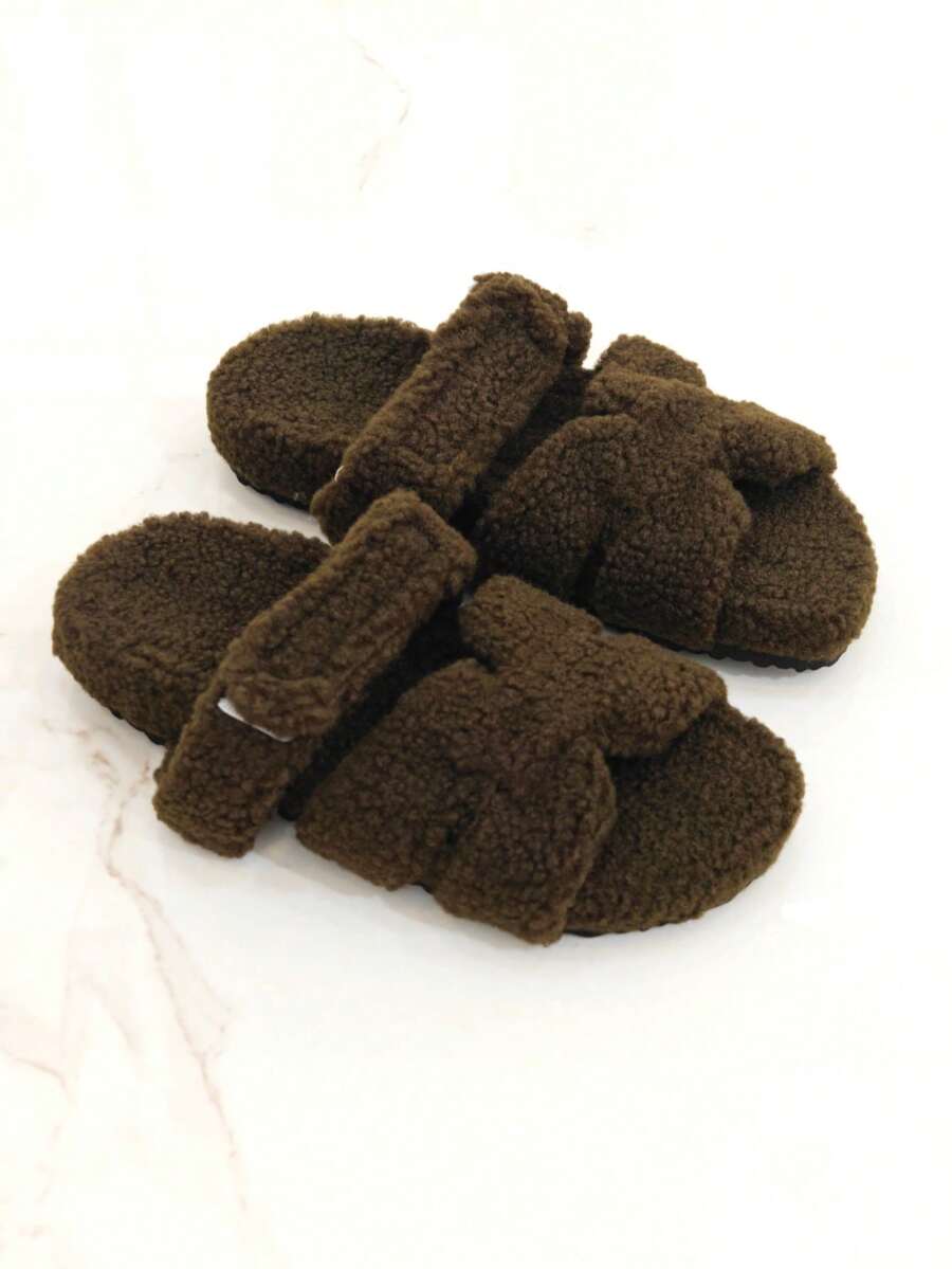 Revreal Cozy Chic: Fuzzy Cross-Strap Sandals Cute - Green - View 1