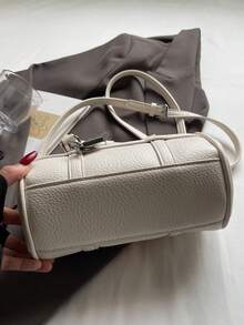Modische und minimalistische Schultertasche aus Kunstleder mit Kissen- und Zylinderdesign, vielseitig für den täglichen Gebrauch, Einkaufen und Pendeln. - Beige - Übersicht 11