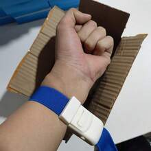 1 件适用于户外和旅行的带扣式应急带 | 弹性可调节单人使用装备，带快速释放按扣 - 露营、运动和家庭准备的便携式生存必需品 - 牢固贴合的重型应急配件（露营装备和户外设备）