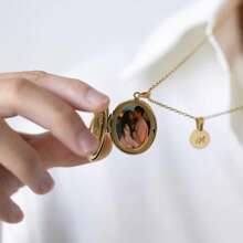 Custom Vintage Locket Necklace With Photo, Memorial Photo Locket, Photo Necklace With Letter Charm , Wedding Gift, Christmas GIft, Mom Gift, Graduation Season Gifts, Teachers' Day, Gifts For Good Friends, Best Friends, Beautiful Memories, Sincere Blessings For Good Friends, Gifts For Good Friends, Happy Birthdays, Anniversaries, Souvenirs For Boyfriends/Girlfriends, Festival Gifts For Dads/Moms, Mother's Day, Father's Day