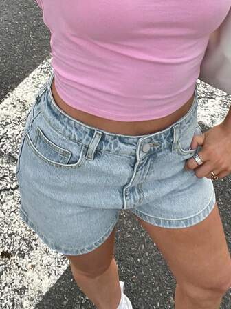 Eenvoudige en veelzijdige denim shorts met vervaagde kleuren voor dames, afslankend en verlengend