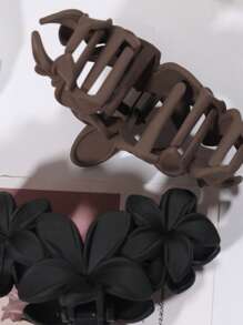 3pcs Matte Flower Shape Clip, Medium Size, Versatile Daisy Hair Clip For Bun, Black/Coffee/White, Beach Accessories, Claw Clip Fall Winter Hair Accessories For Women For Vacation Outfits Woman