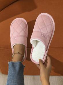 Nouvelles mules  brodées de losanges pour femmes et hommes, pantoufles d'intérieur confortables, chaudes et antidérapantes, convenant pour l'automne/l'hiver