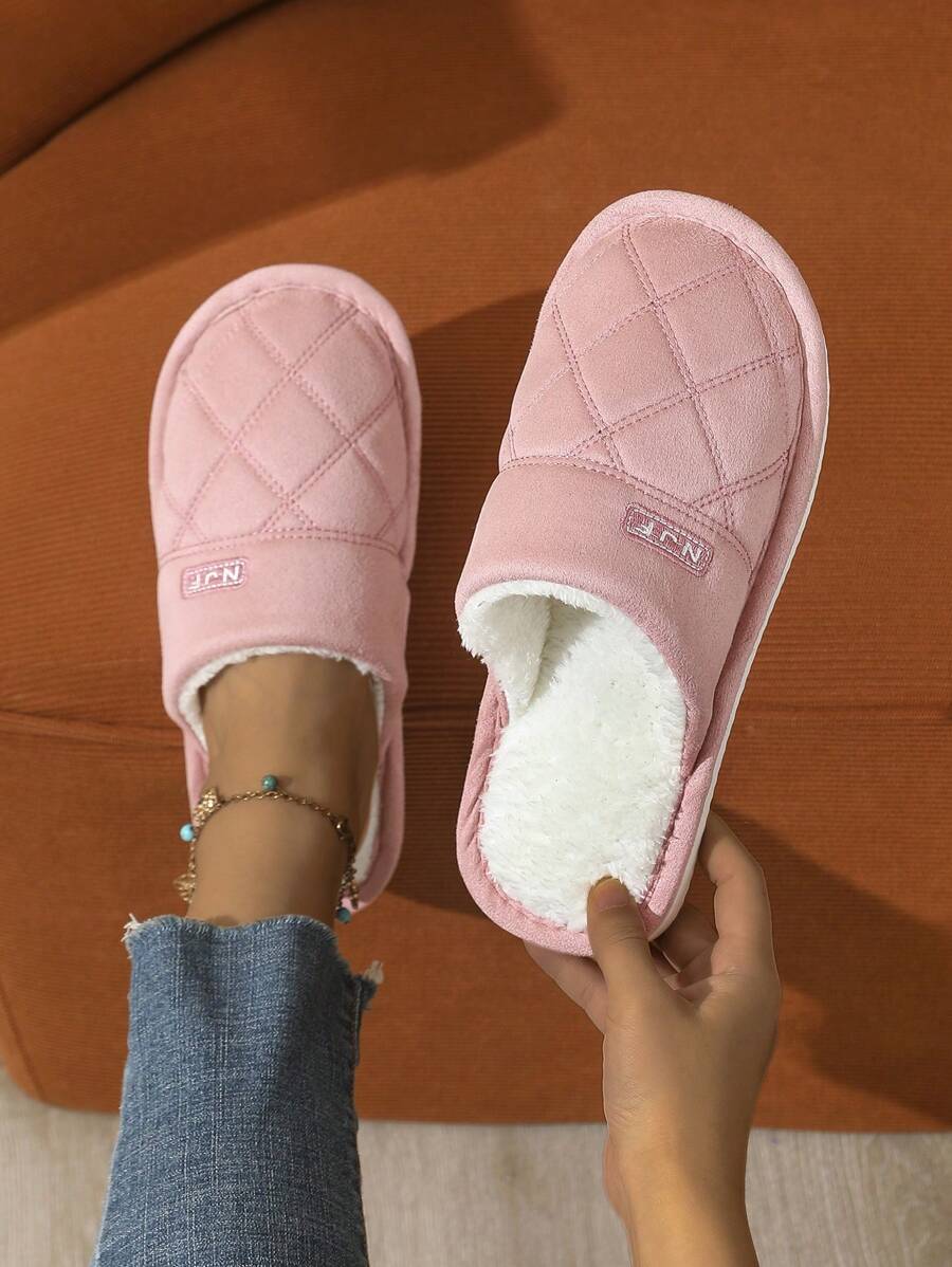 Nouvelles mules  brodées de losanges pour femmes et hommes, pantoufles d'intérieur confortables, chaudes et antidérapantes, convenant pour l'automne/l'hiver
